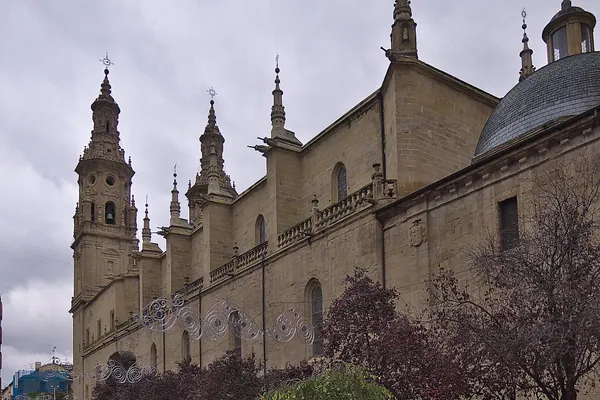 Cuánto cuesta un entierro en Logroño en 2026: la concatedral de Santa María de la Redonda en Logroño