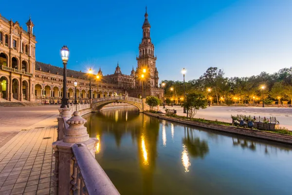 Cuánto cuesta un entierro en Sevilla en 2026: la Plaza de España de Sevilla