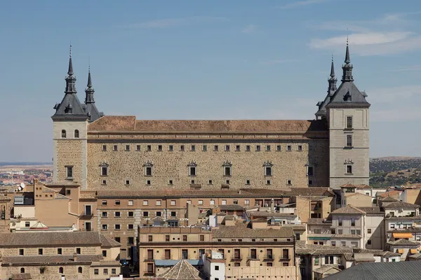 Cuánto cuesta un entierro en Toledo en 2026: el Alcázar de Toledo sobre el casco histórico