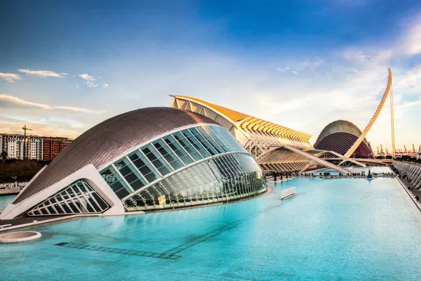 Cuánto cuesta un entierro en Valencia en 2026: la Ciudad de las Artes y las Ciencias de Valencia
