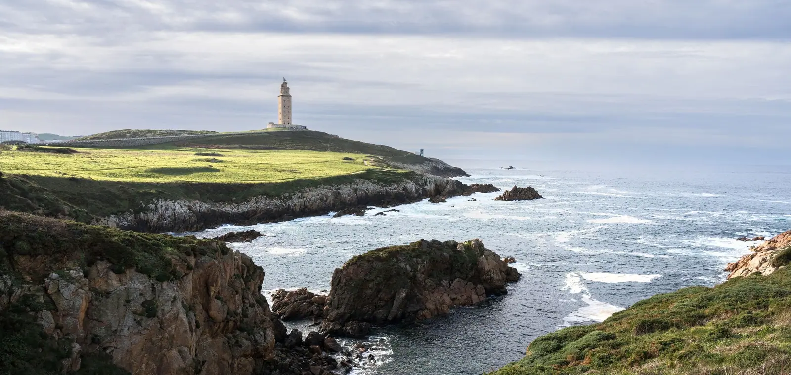 La Torre de Hércules de A Coruña, una imagen del seguro de decesos en A Coruña