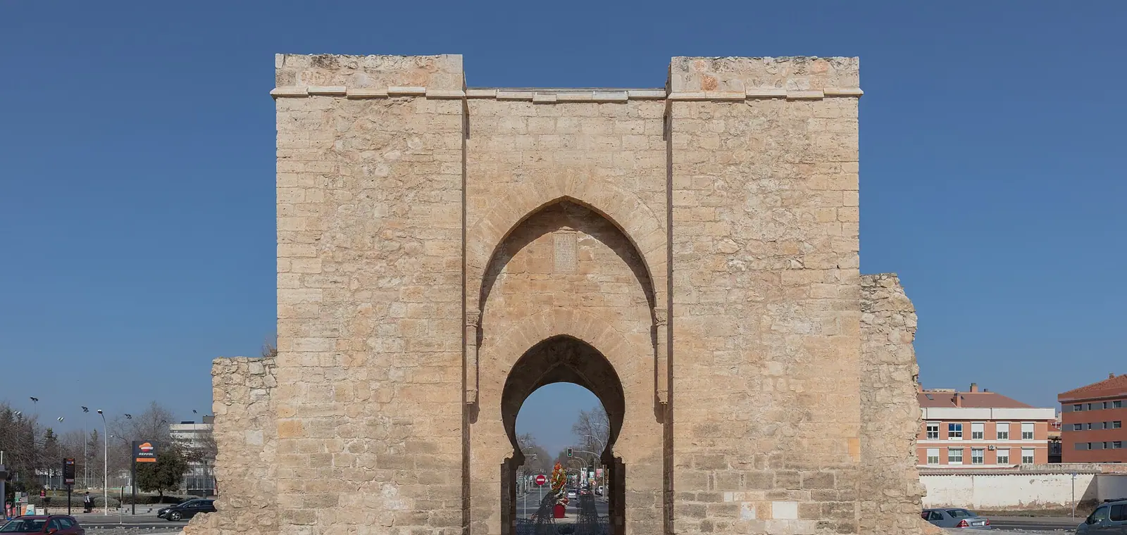 La Puerta de Toledo, monumento medieval de Ciudad Real, una imagen del seguro de decesos en Ciudad Real