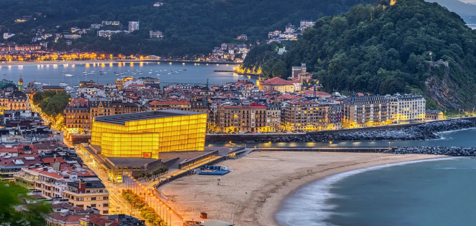 La bahía de La Concha en San Sebastián, una imagen del seguro de decesos en Gipuzkoa