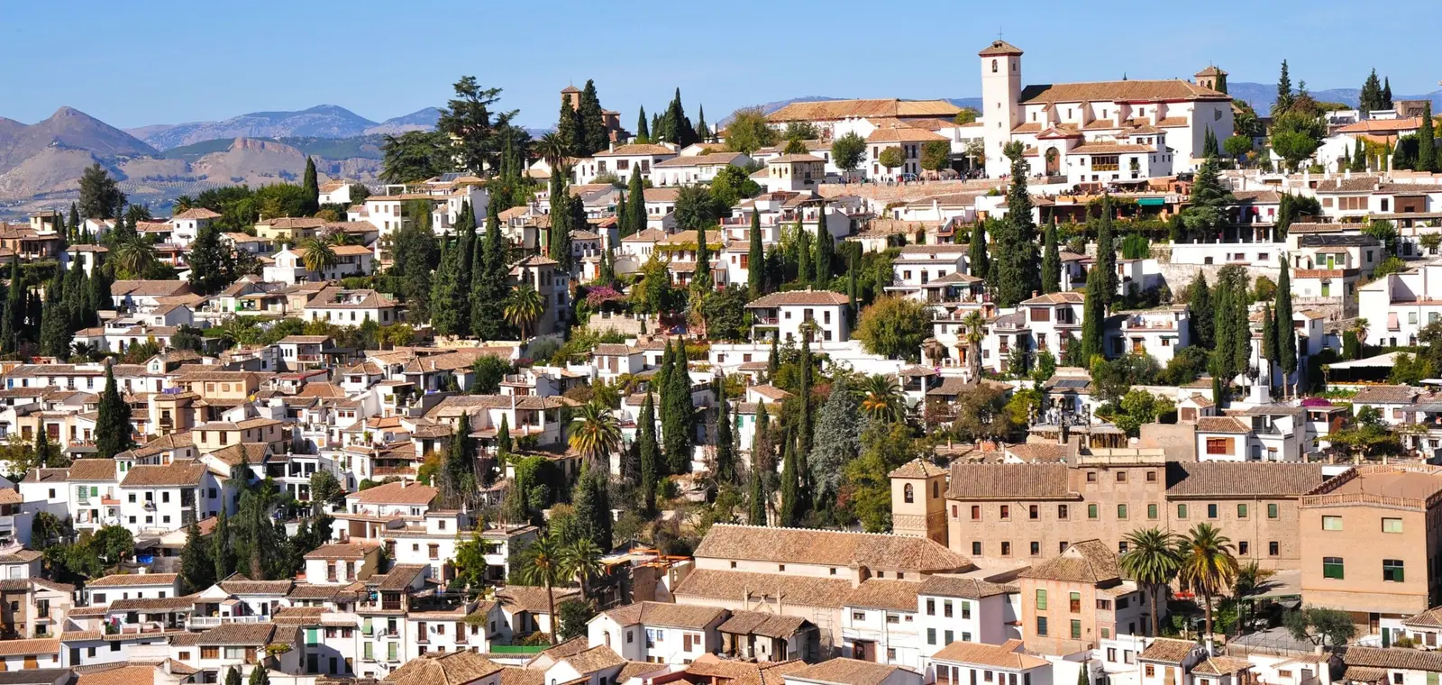 El barrio del Albaicín de Granada, una imagen del seguro de decesos en Granada