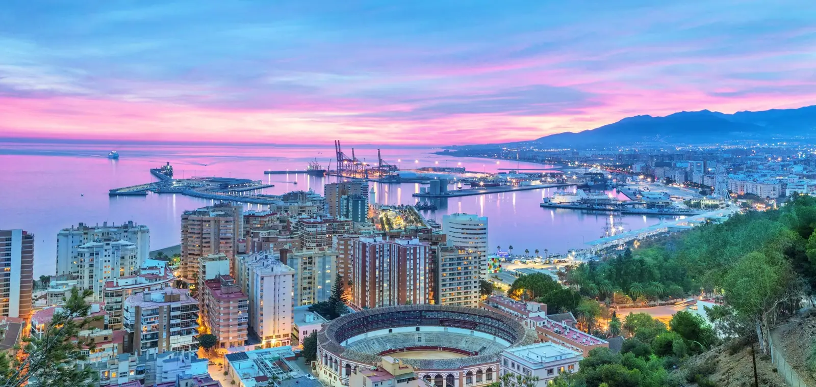 Una vista del puerto de Málaga, una imagen del seguro de decesos en Málaga